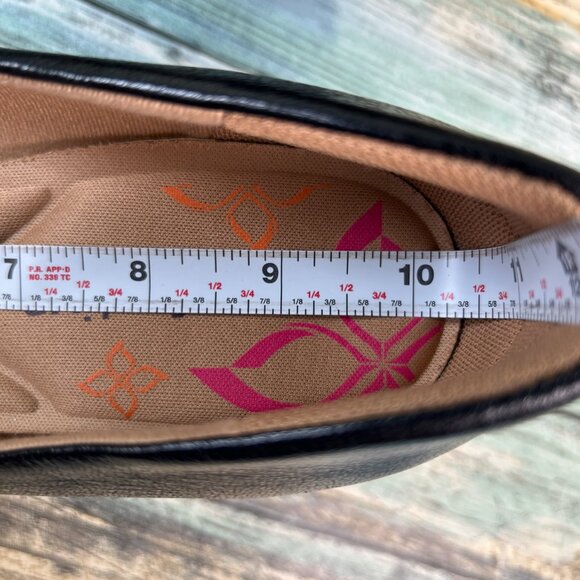 Comfortiva Womens 10M Classic Pumps Black Leather Dress Formal Comfort Work Shoe - Picture 7 of 10